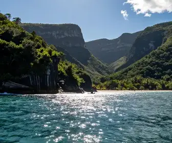 Descubra o Encanto do Passeio de Escuna em Guarapari Descubra o Encanto do Passeio de Escuna em Guarapari