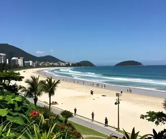 Explorando a Praia de Camburi: Um Destino Imperdível no Espírito Santo