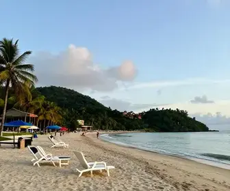 Explore a Praia de Manguinhos: Beleza e Conforto no Espírito Santo